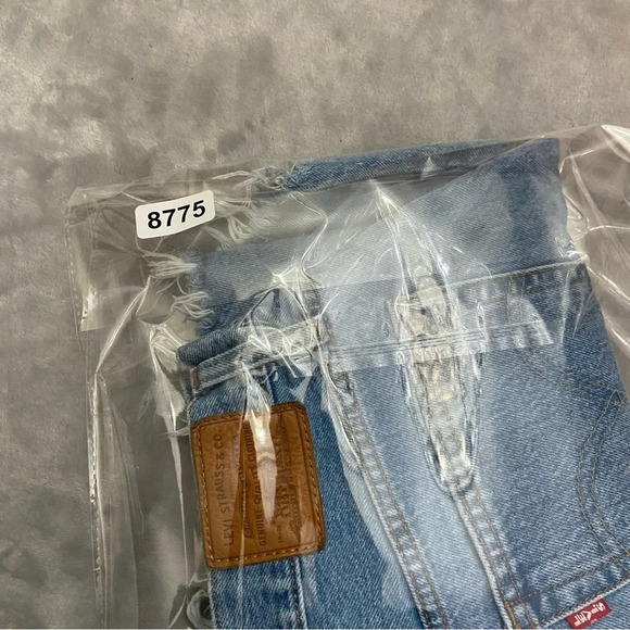 Levi's Light Wash Notch A-line Button Front Denim Mini Skirt 28775 - Picture 9 of 9